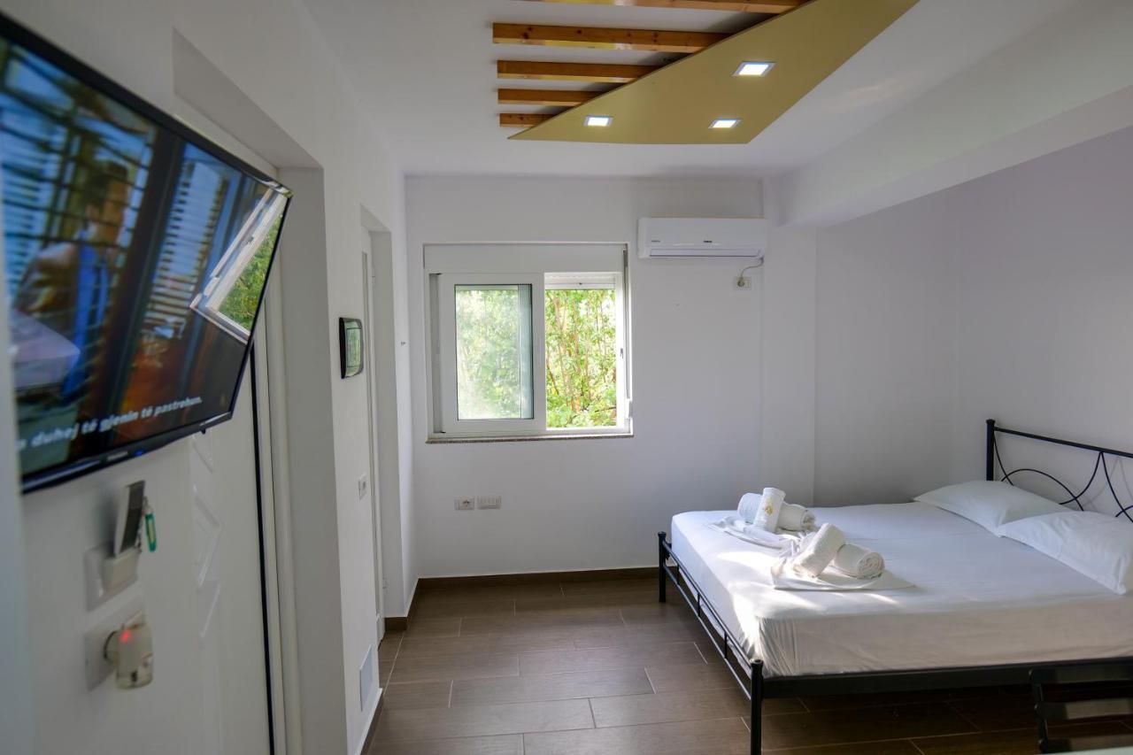 Villa Ani Borsh Exterior photo
